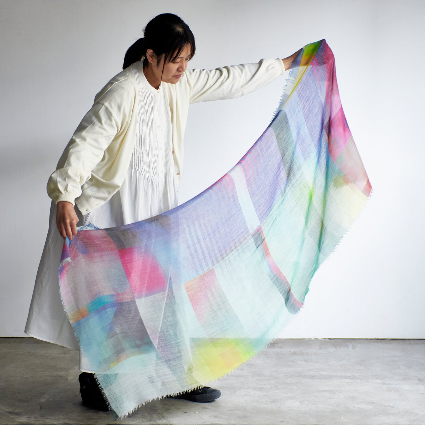 ふわりと軽くて柔らかい　カシミヤストール GLIMMER OF A FIREFLY　-2color