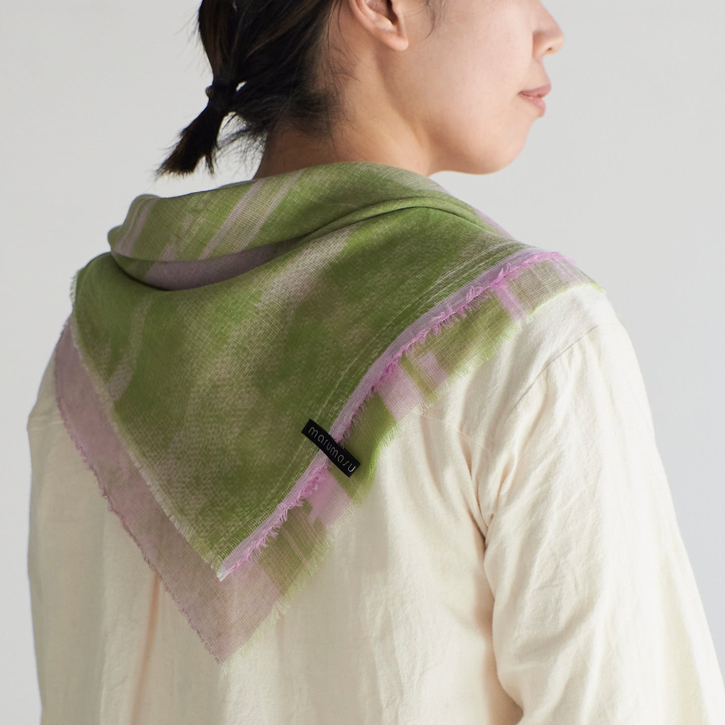 ふわっと心地よい洗えるスカーフ　COTTON GAUZE JEWEL POINTILLISM SQUARE- 3color