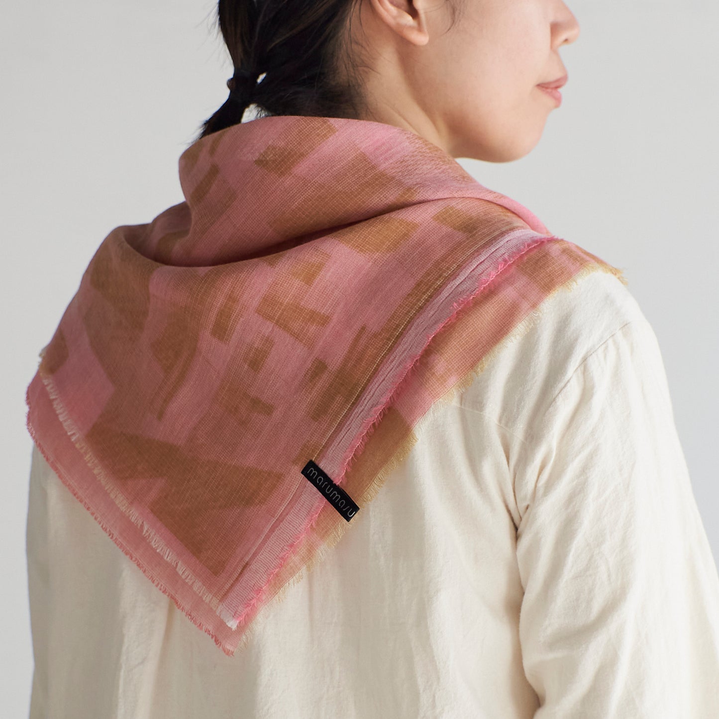 ふわっと心地よい洗えるスカーフ　COTTON GAUZE JEWEL POINTILLISM SQUARE- 3color