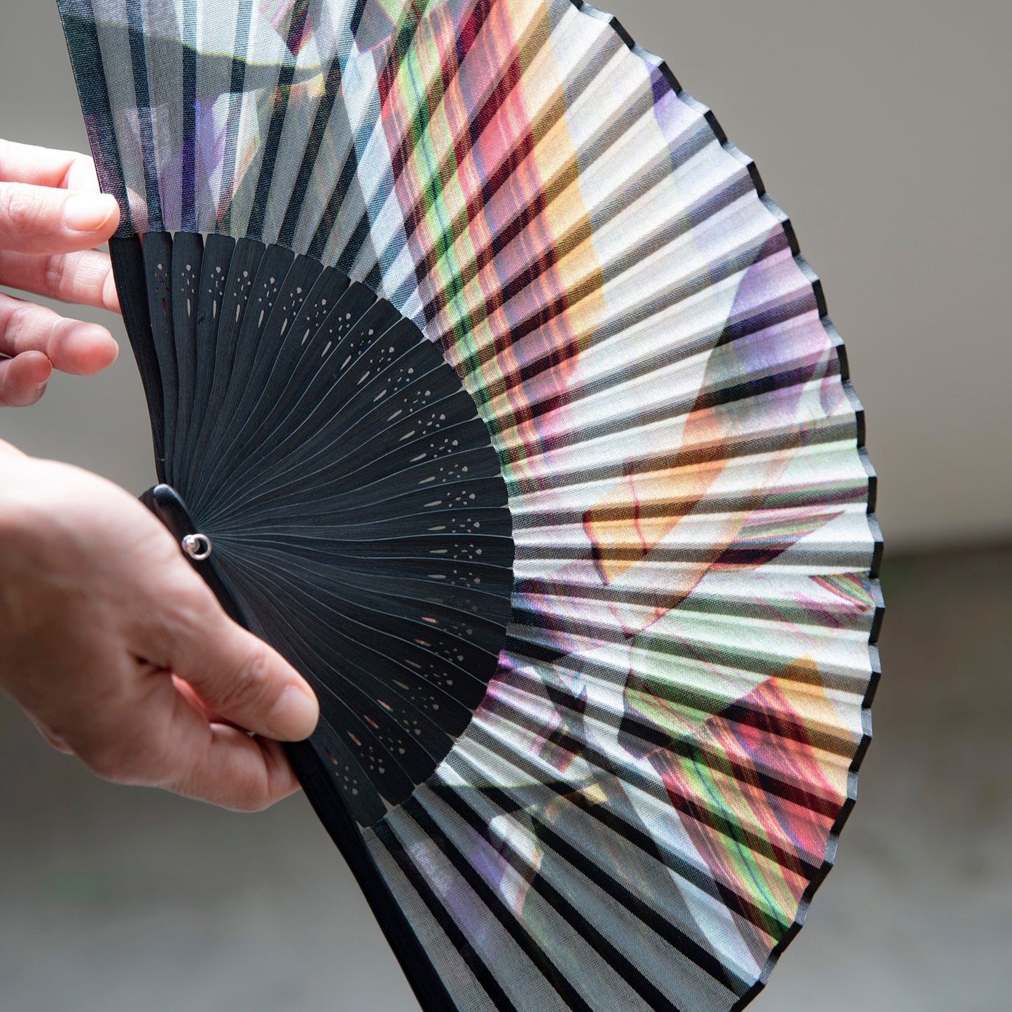 昔ながらの製法で仕立てた綿扇子　BLOCK DURING A WAVE _ 2 color