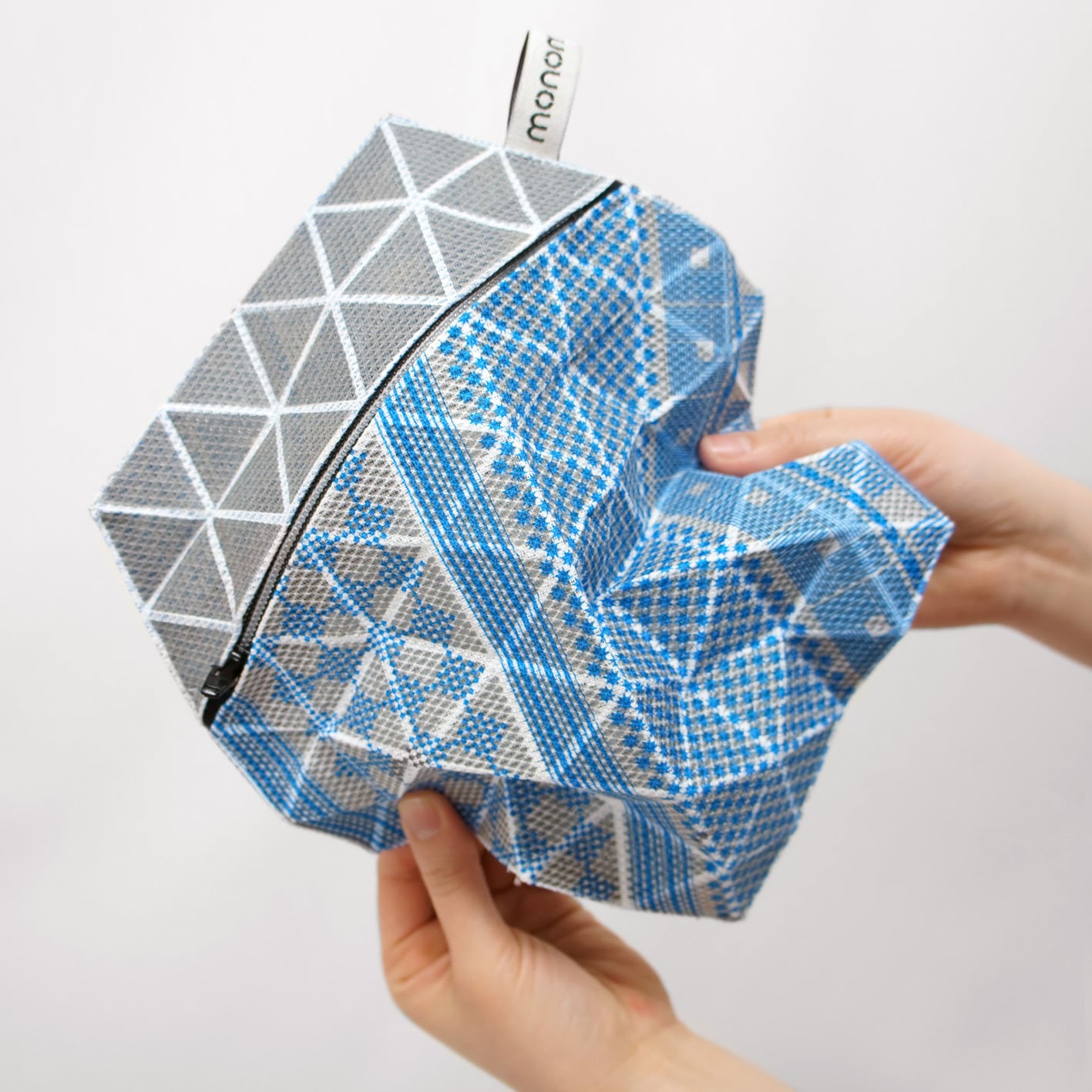 monomatopee　カクカク不思議なポーチ _ TRAVEL CASE